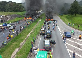 Paraná registra novos bloqueios em rodovias federais neste sábado