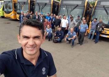 Motoristas acompanham entrega técnica dos novos ônibus da VISAC