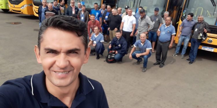 Motoristas acompanham entrega técnica dos novos ônibus da VISAC