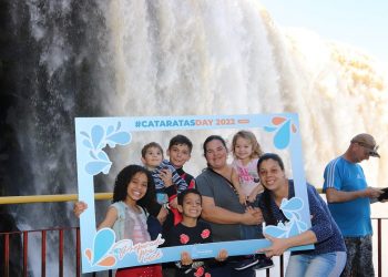 Mais de 2.400 iguaçuenses visitam cartão postal de Foz pelo Cataratas Day