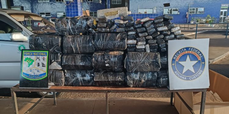 Fiscais da Receita Federal apreendem 400 kg de maconha