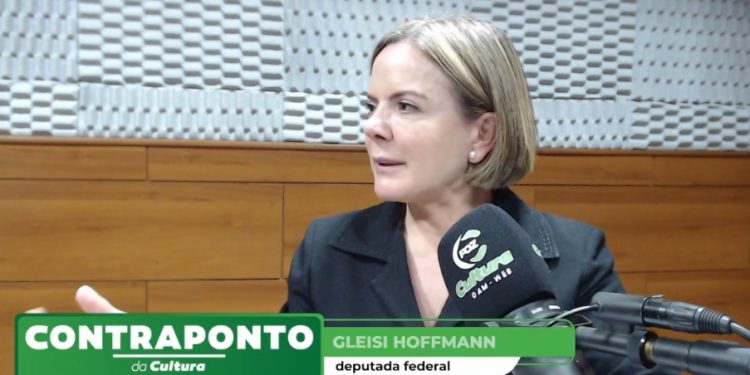 Gleisi diz que paranaense deve assumir Itaipu