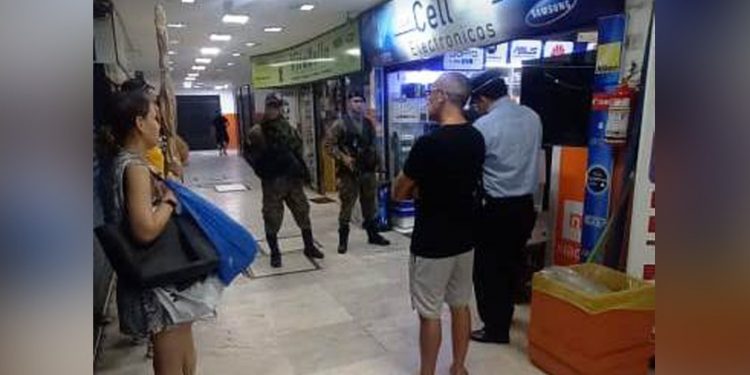 Turista catarinense foi obrigado a comprar mercadorias em loja do Paraguai