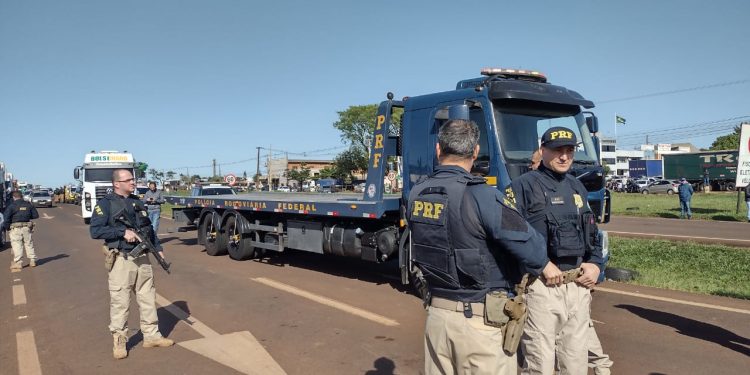 Termina bloqueio da BR 277 em Foz do Iguaçu