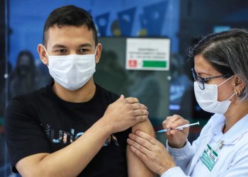 Paraná alerta para necessidade de reforçar a vacinação contra a Covid-19