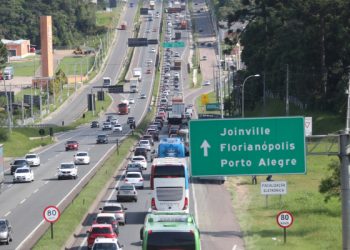 Filas voltam a se formar na BR-277 e na BR-376, principalmente para o Litoral do Paraná e Santa Catarina