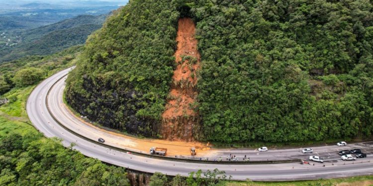 Fim de ano pode virar ‘um caos’ nas rodovias para o Litoral do Paraná