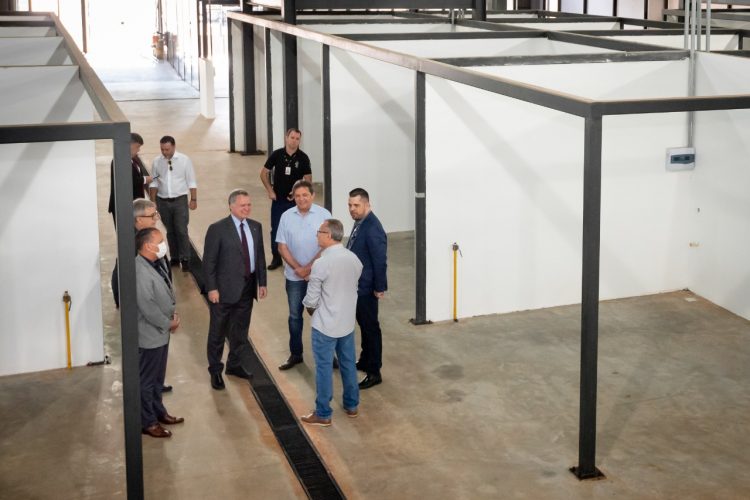 Diretor de Itaipu e prefeito de Foz do Iguaçu visitam futuro Mercado Público