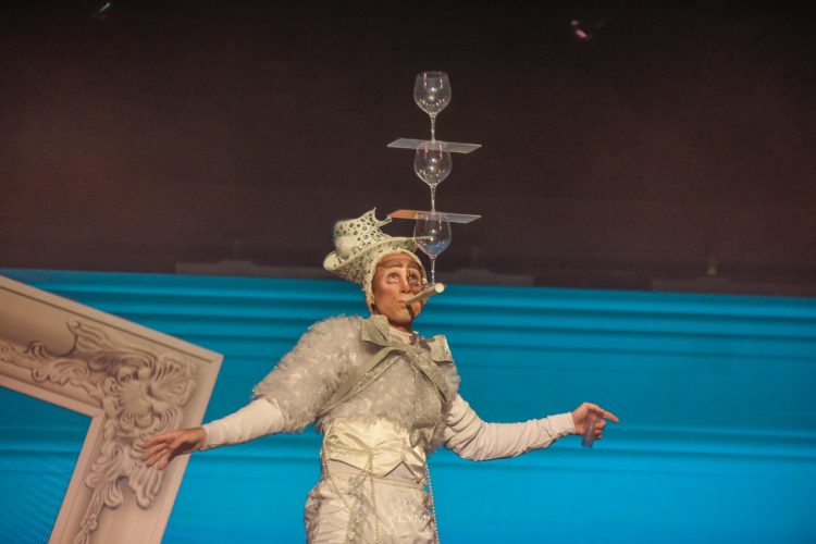 Espetáculo LEVITY se apresenta no Hotel Bourbon, em Foz