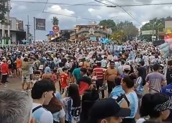 Argentinos tomam ruas de Puerto Iguazú para comemorar vitória na Copa do Mundo