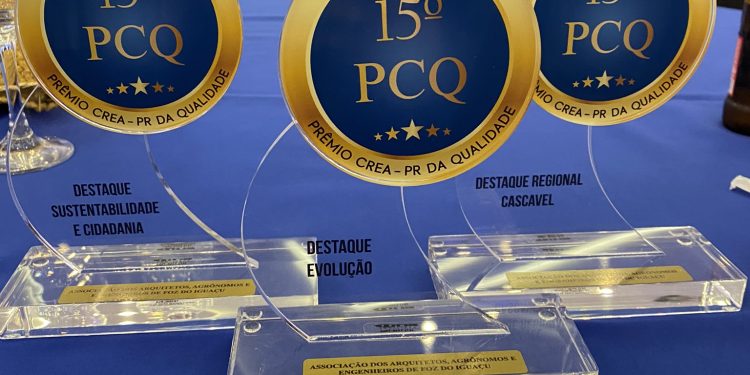 AEFI recebe prêmios pelos projetos e desempenho em Foz do Iguaçu.