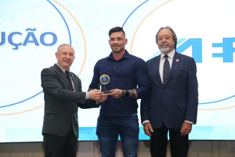 AEFI recebe prêmios pelos projetos e desempenho em Foz do Iguaçu.