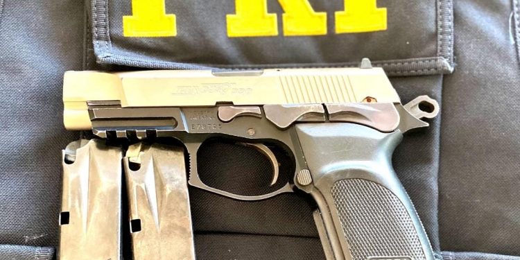 PRF prende homem com pistola nos arredores do Jardim Jupira em Foz do Iguaçu