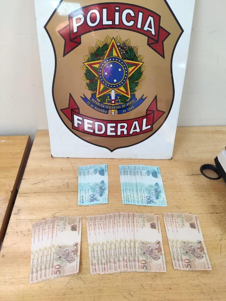 Polícia Federal prende uma pessoa com dezenas de cédulas falsas em Medianeira/PR