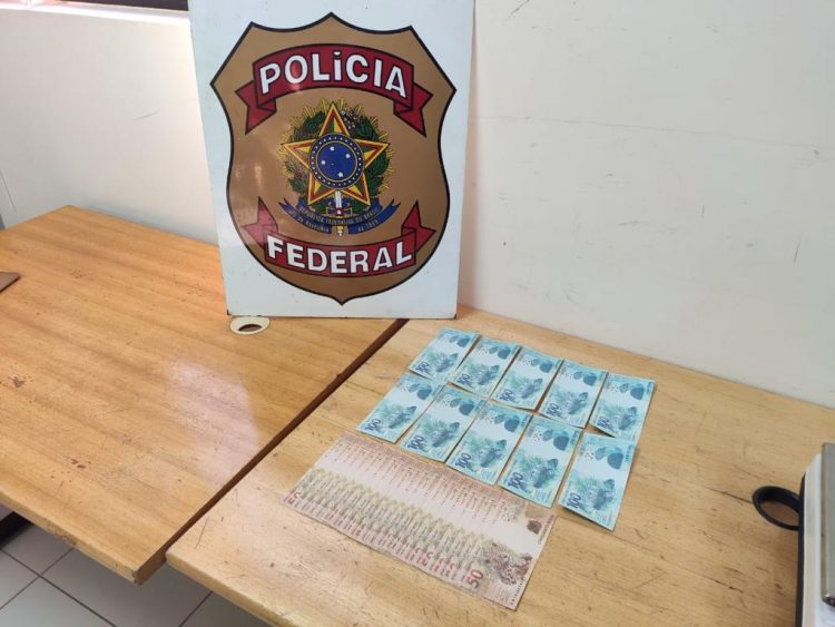 Polícia Federal prende uma pessoa com dezenas de cédulas falsas em Medianeira/PR