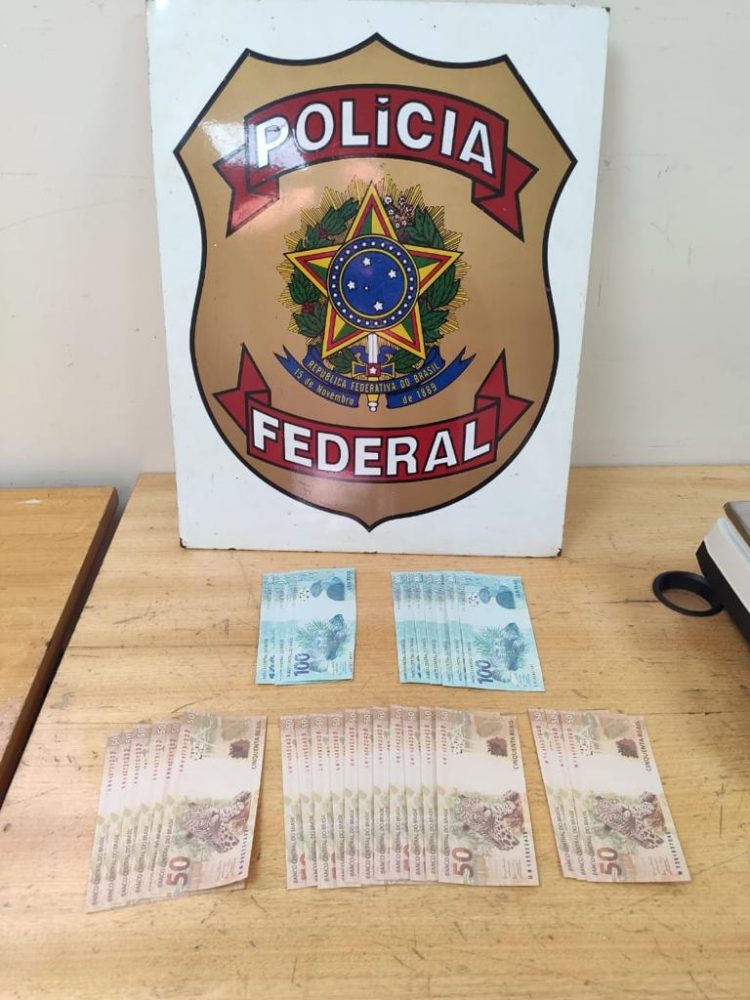 Polícia Federal prende uma pessoa com dezenas de cédulas falsas em Medianeira/PR