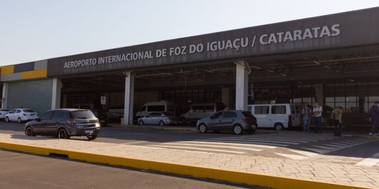 Aeroporto Internacional de Foz do Iguaçu orienta passageiros para uma viagem mais tranquila neste fim de ano