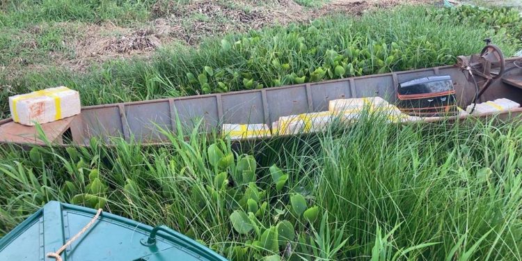 PF, COPE E BPFRON APREENDEM MEIA TONELADA DE DROGAS EM EMBARCAÇÃO.