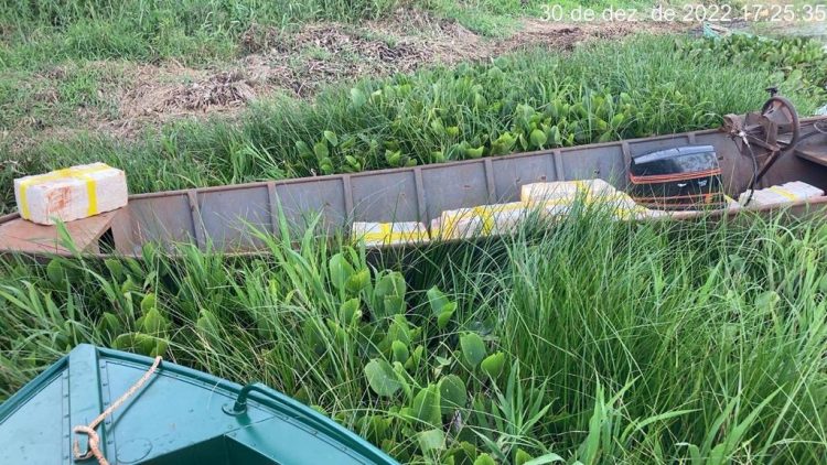 PF, COPE E BPFRON APREENDEM MEIA TONELADA DE DROGAS EM EMBARCAÇÃO.