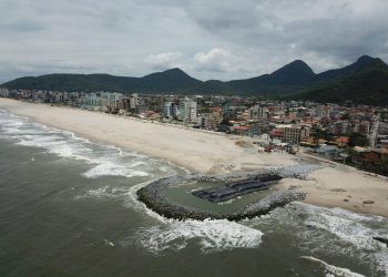Primeiro headland começa a ganhar forma na Orla de Matinhos