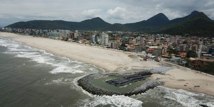 Primeiro headland começa a ganhar forma na Orla de Matinhos
