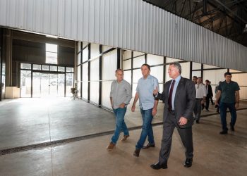 Diretor de Itaipu e prefeito de Foz do Iguaçu visitam futuro Mercado Público