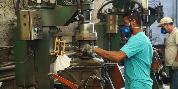 Com 4.832 vagas em novembro, Paraná segue como o Estado que mais emprega no Sul