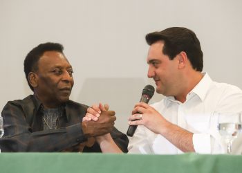 Governador Ratinho Junior lamenta a morte do Rei Pelé e decreta luto oficial de três dias