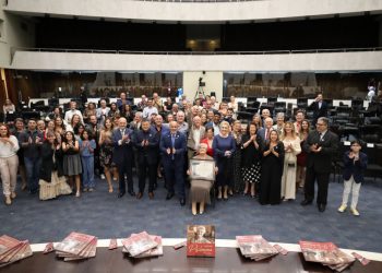 Assembleia Legislativa homenageia fundadora do Grupo Rafain