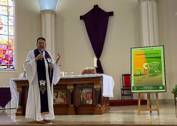 Padre Carlão e Dom Sérgio falam sobre polêmica em missa