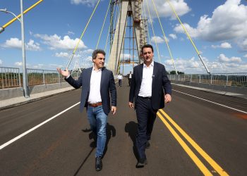 Governador Ratinho Junior faz última vistoria na Ponte da Integração