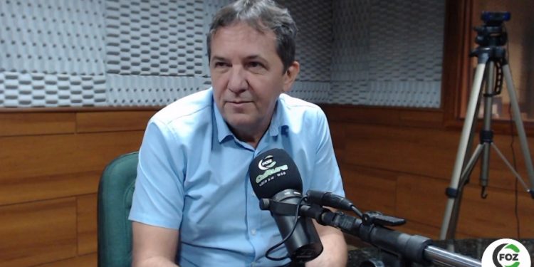 Prefeito Chico Brasileiro vai à Brasília pedir apoio para o Hospital Municipal