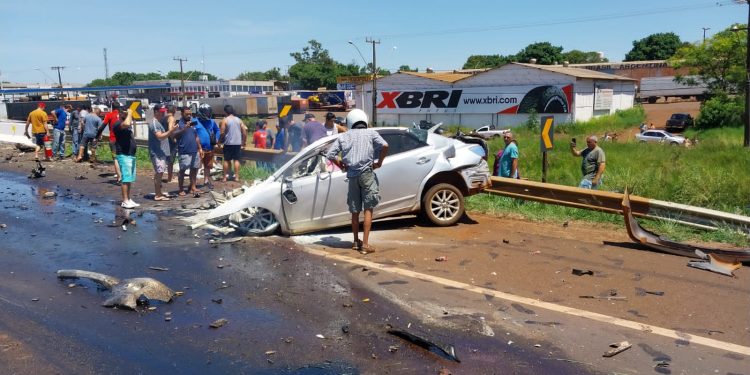 Acidente interdita BR-277 na entrada de Foz do Iguaçu