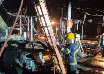 Erro ao abastecer veículo acaba em incêndio em posto de combustível