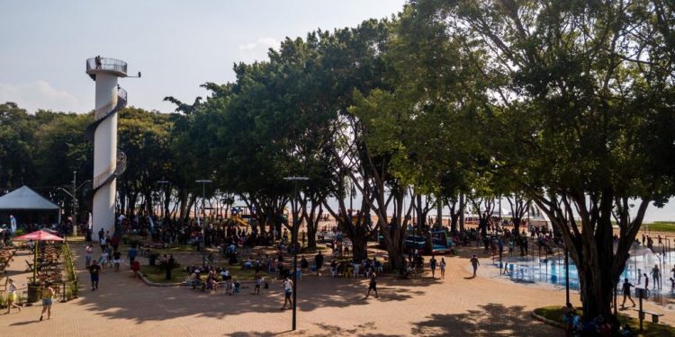 Praia de Santa Terezinha de Itaipu recebeu número expressivo de visitantes no último final de semana do ano 2022