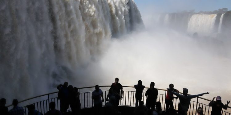 Novos atrativos em Foz devem aumentar a permanência de turistas na fronteira