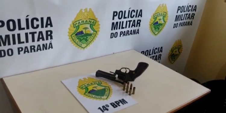 Homem que ameaçava mulher é morto durante confronto com a polícia