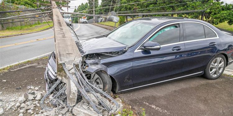 Em um ano, batidas de carros derrubaram um poste por dia no Paraná
