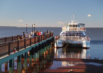 Crescimento de 5,3% no turismo impulsiona alta no setor de serviços no Paraná