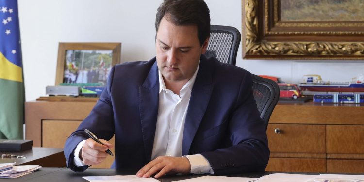 Ratinho Júnior repudia atos terroristas em Brasília