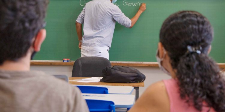 Universidades estaduais do Paraná definem calendário de atividades acadêmicas de 2023