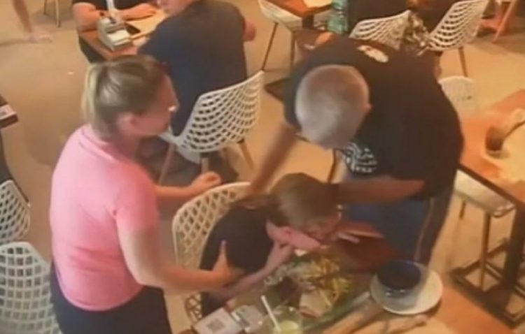 Policial federal de Foz do Iguaçu salva criança engasgada em restaurante