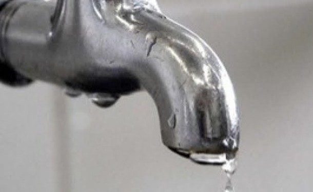 Rompimento de rede afeta o abastecimento de água em bairros de Foz do Iguaçu