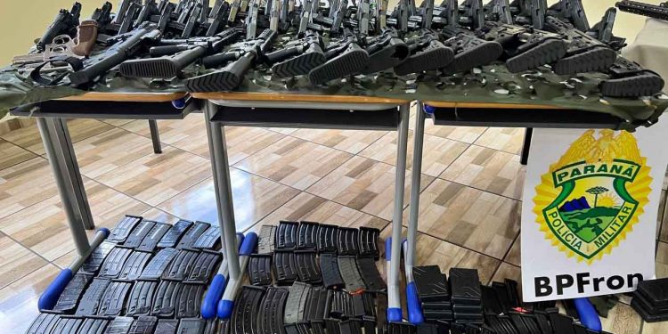 Polícia Militar faz maior apreensão de armas da corporação no Paraná
