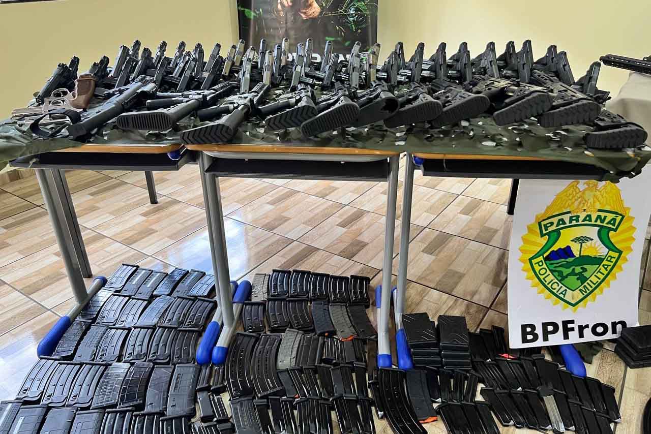 Pistolas, fuzis, espingardas e munições estavam escondidas em cargas de  arroz 