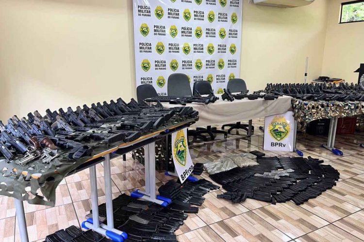 Polícia Militar faz maior apreensão de armas da corporação no Paraná