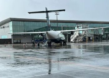 Vento forte arrasta aviões no Aeroporto de Cascavel