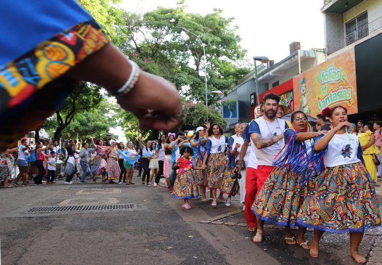 Blocos do Coletivo Popular levaram cultura para a Avenida Brasil