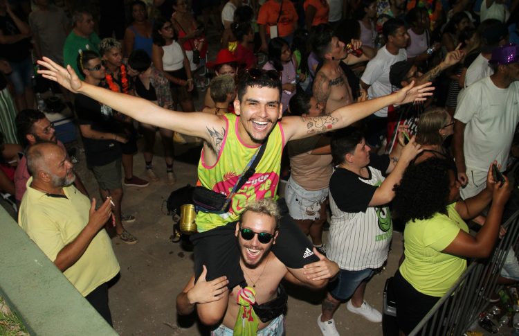 Mais de 35 mil pessoas participaram do carnaval na Praça da Paz