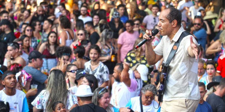 Mais de 35 mil pessoas participaram do carnaval na Praça da Paz
